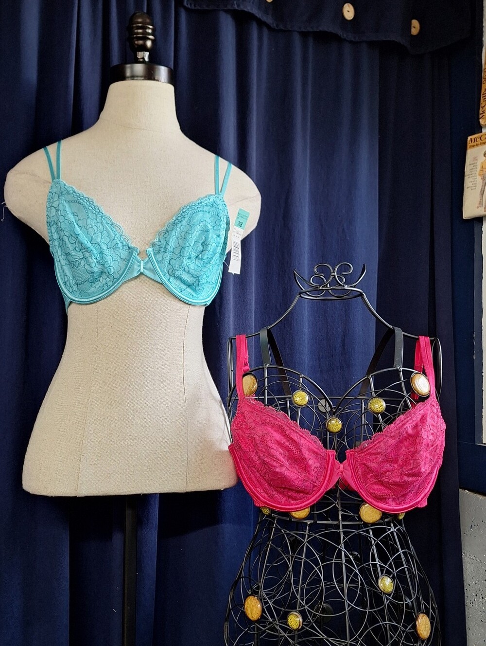 Vassarette 1990s Floral Underwire Lace Bra Duo 36B, Style#75117, NWT/NWOT